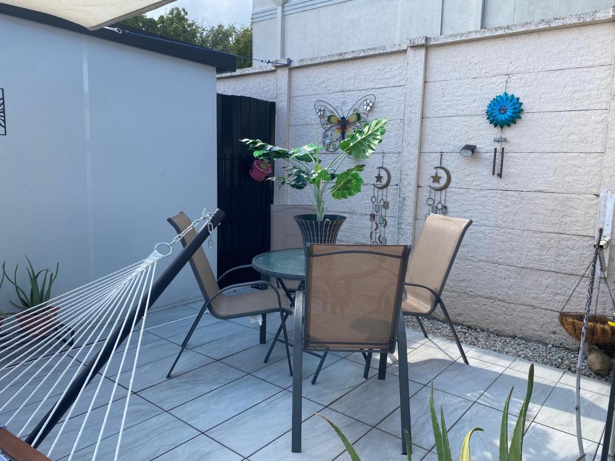 Tiny Place W Private Hot Jacuzzi 7 Min To Miami International Airport Ngoại thất bức ảnh