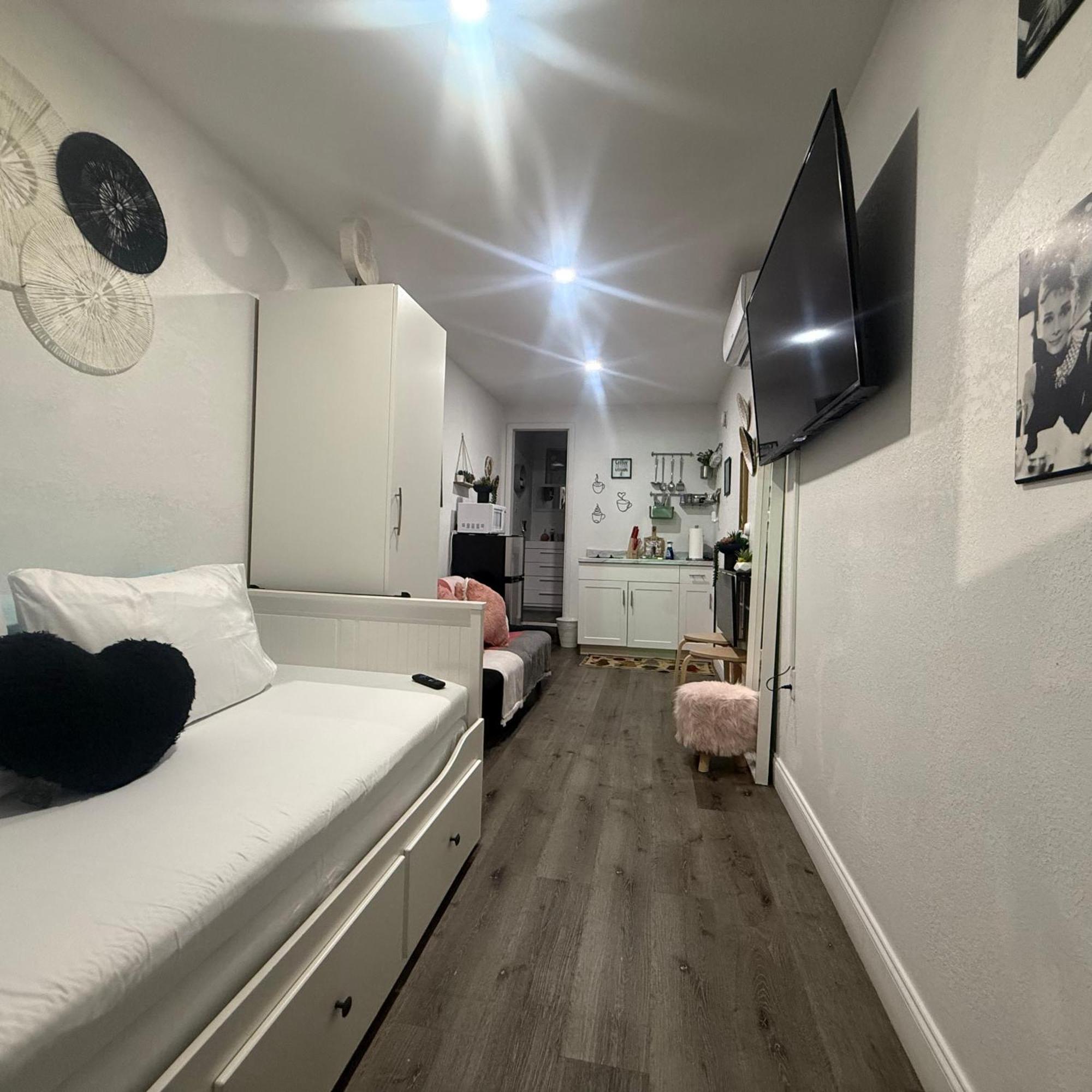 Tiny Place W Private Hot Jacuzzi 7 Min To Miami International Airport Ngoại thất bức ảnh