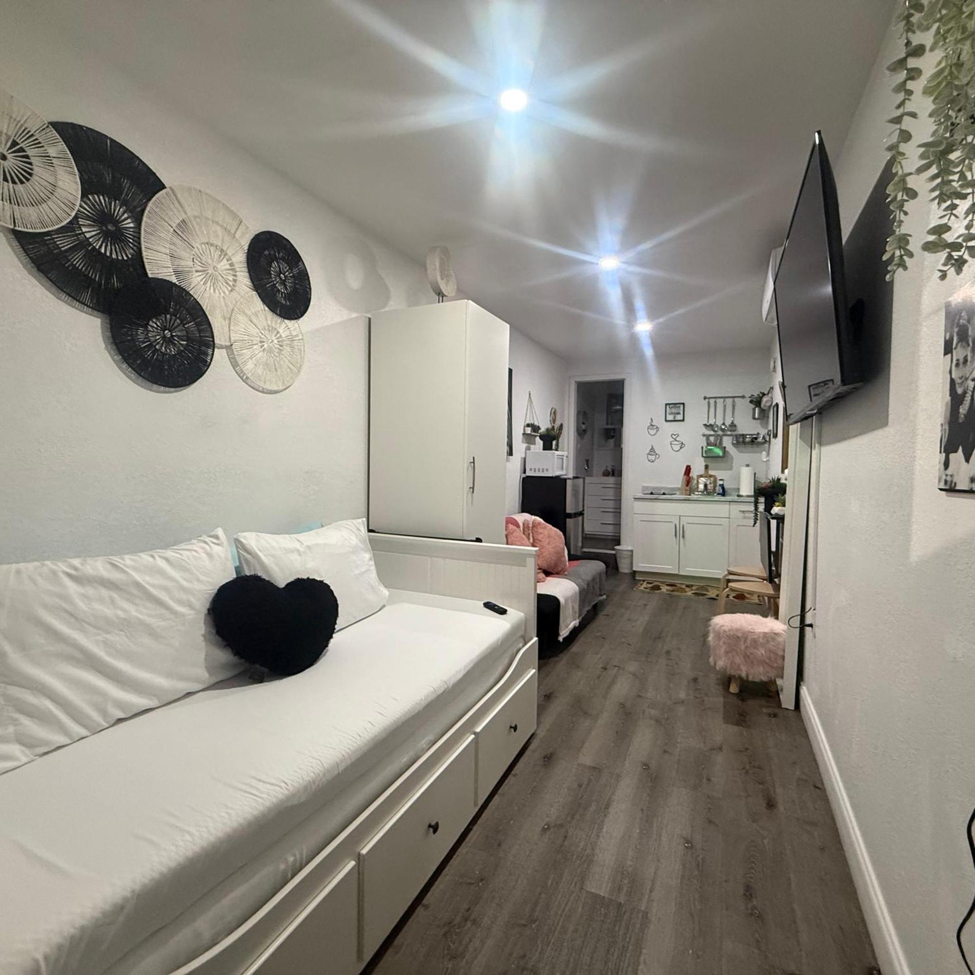 Tiny Place W Private Hot Jacuzzi 7 Min To Miami International Airport Ngoại thất bức ảnh